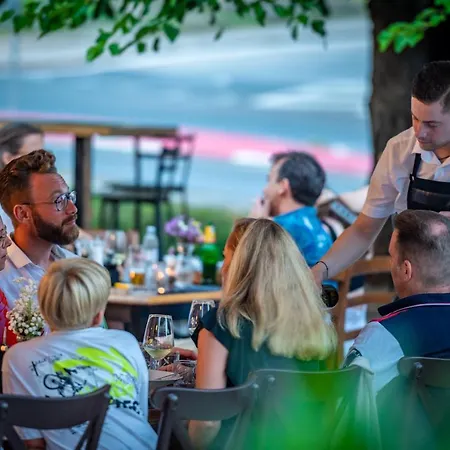 With Free Parking Bed and Breakfast Πούλα