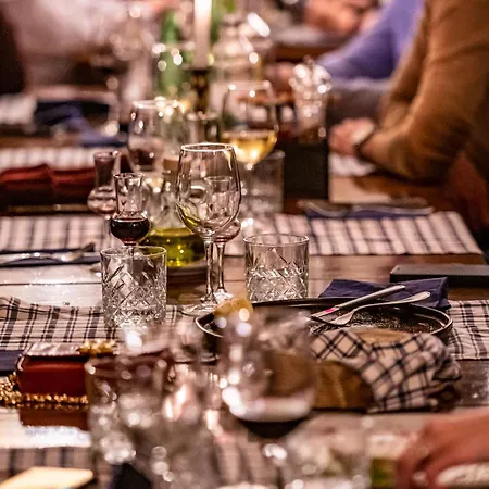 Bed and Breakfast With Free Parking Πούλα