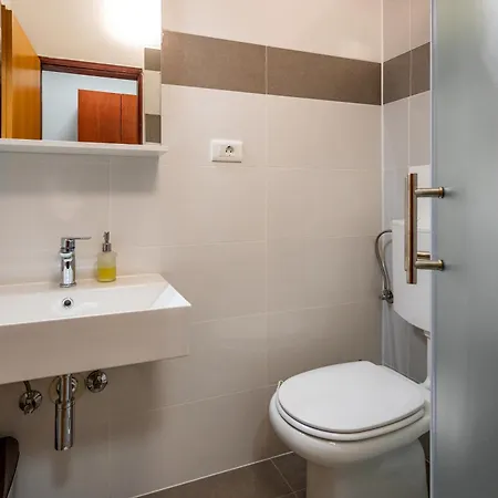 With Free Parking 3* Πούλα