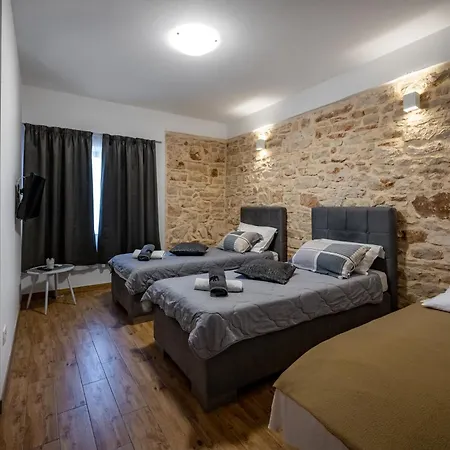 Bed & Breakfast With Free Parking Pula