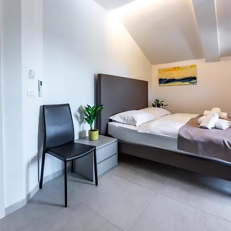 With Free Parking 3* Πούλα