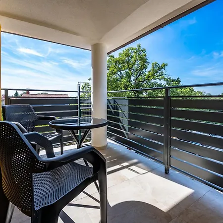 With Free Parking Bed and Breakfast 3*