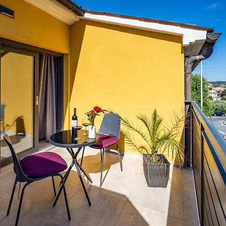 With Free Parking Bed & Breakfast