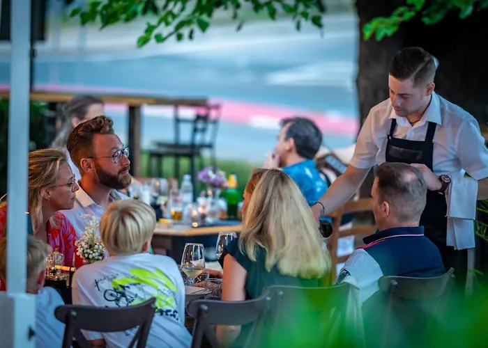 With Free Parking Couette-café Pula