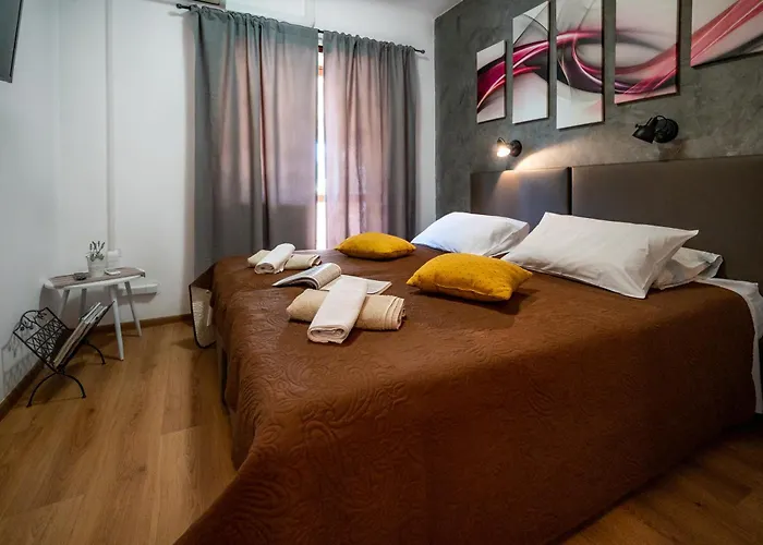 With Free Parking Couette-café