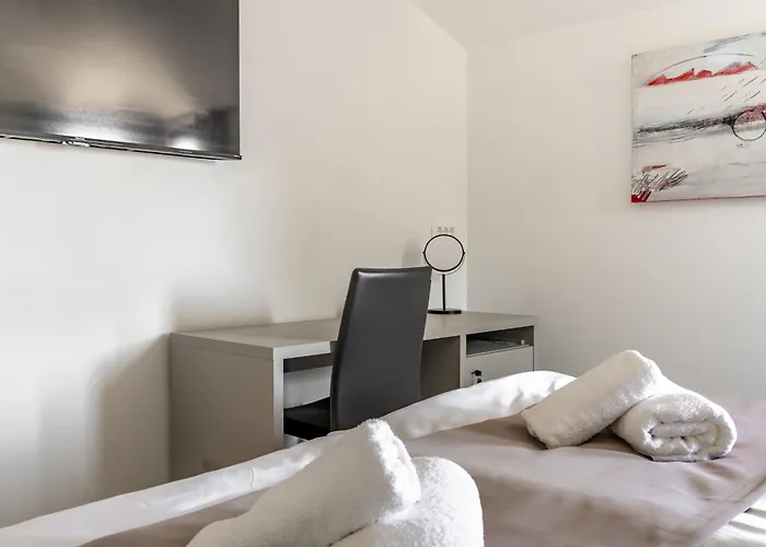 Bed & Breakfast With Free Parking 3*