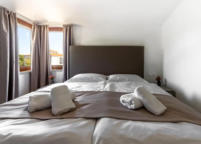 Couette-café With Free Parking 3*