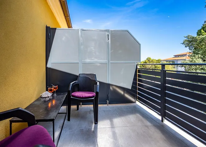 Couette-café With Free Parking Pula