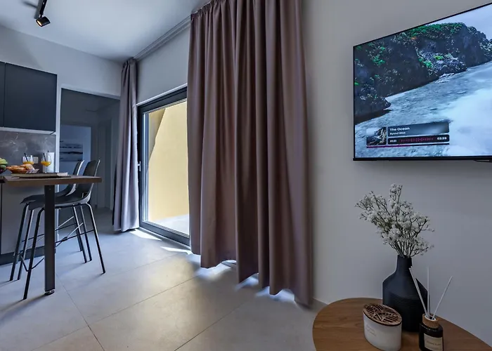 Couette-café With Free Parking 3*