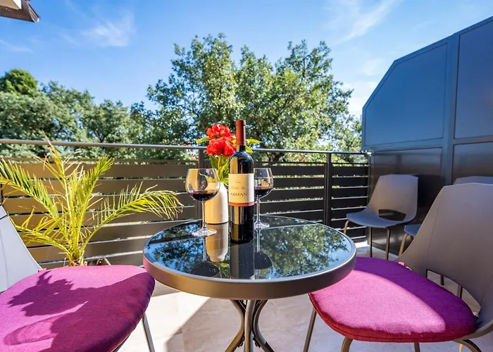 Couette-café With Free Parking Pula