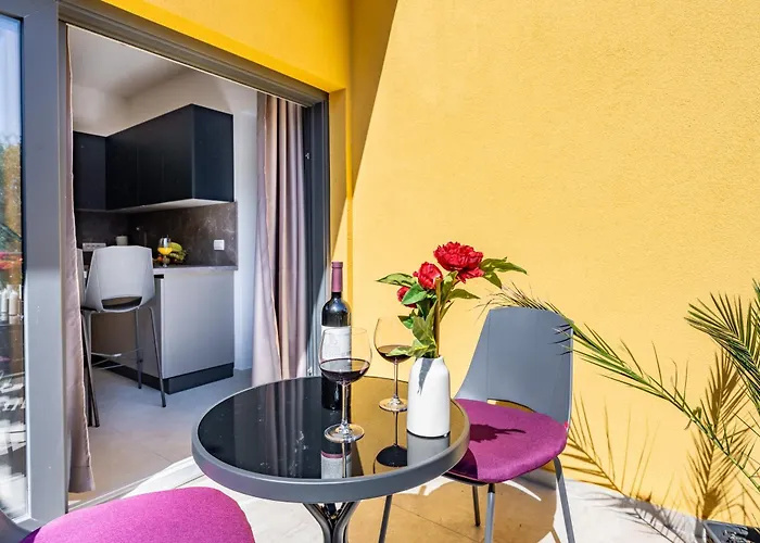 Couette-café With Free Parking 3*