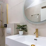 Bed & Breakfast With Free Parking