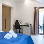 With Free Parking Bed & Breakfast Pula