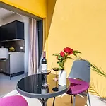 Bed & Breakfast With Free Parking 3*