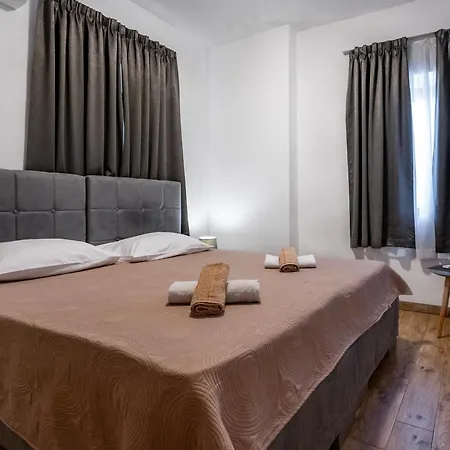Bed & Breakfast With Free Parking