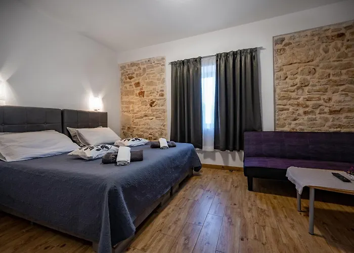 With Free Parking Póla