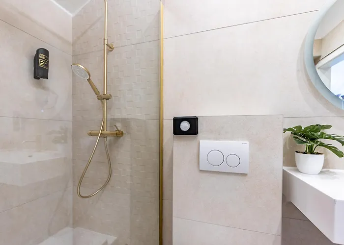 With Free Parking B&B 풀라