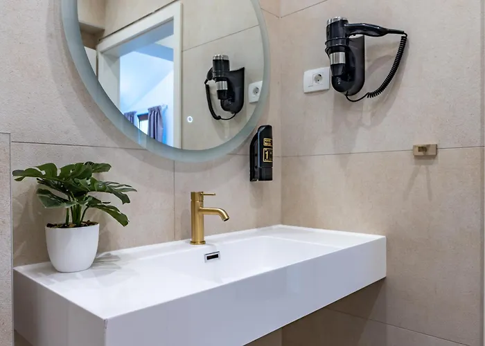 With Free Parking 풀라