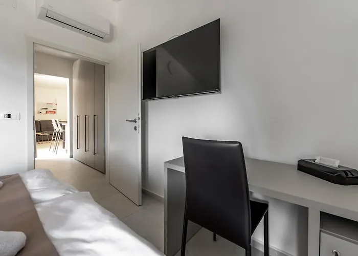 With Free Parking B&B 풀라