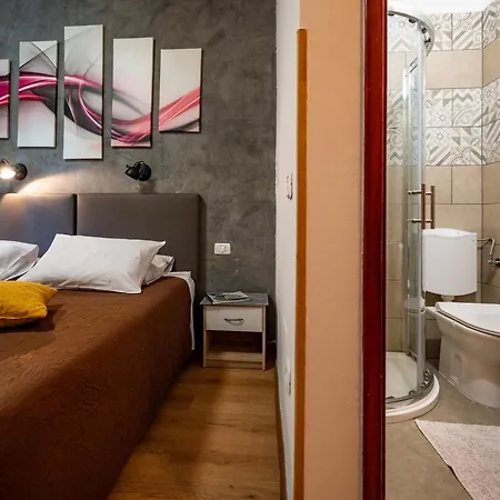 Panzió With Free Parking Póla