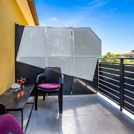 Panzió With Free Parking Póla