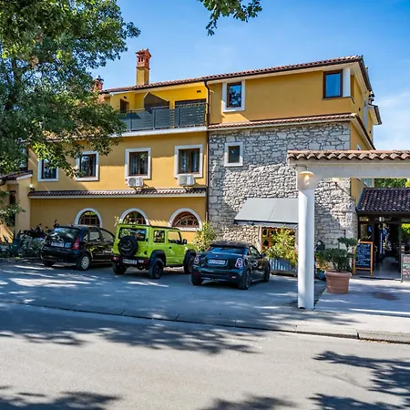 Panzió With Free Parking 3*