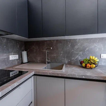 With Free Parking Póla